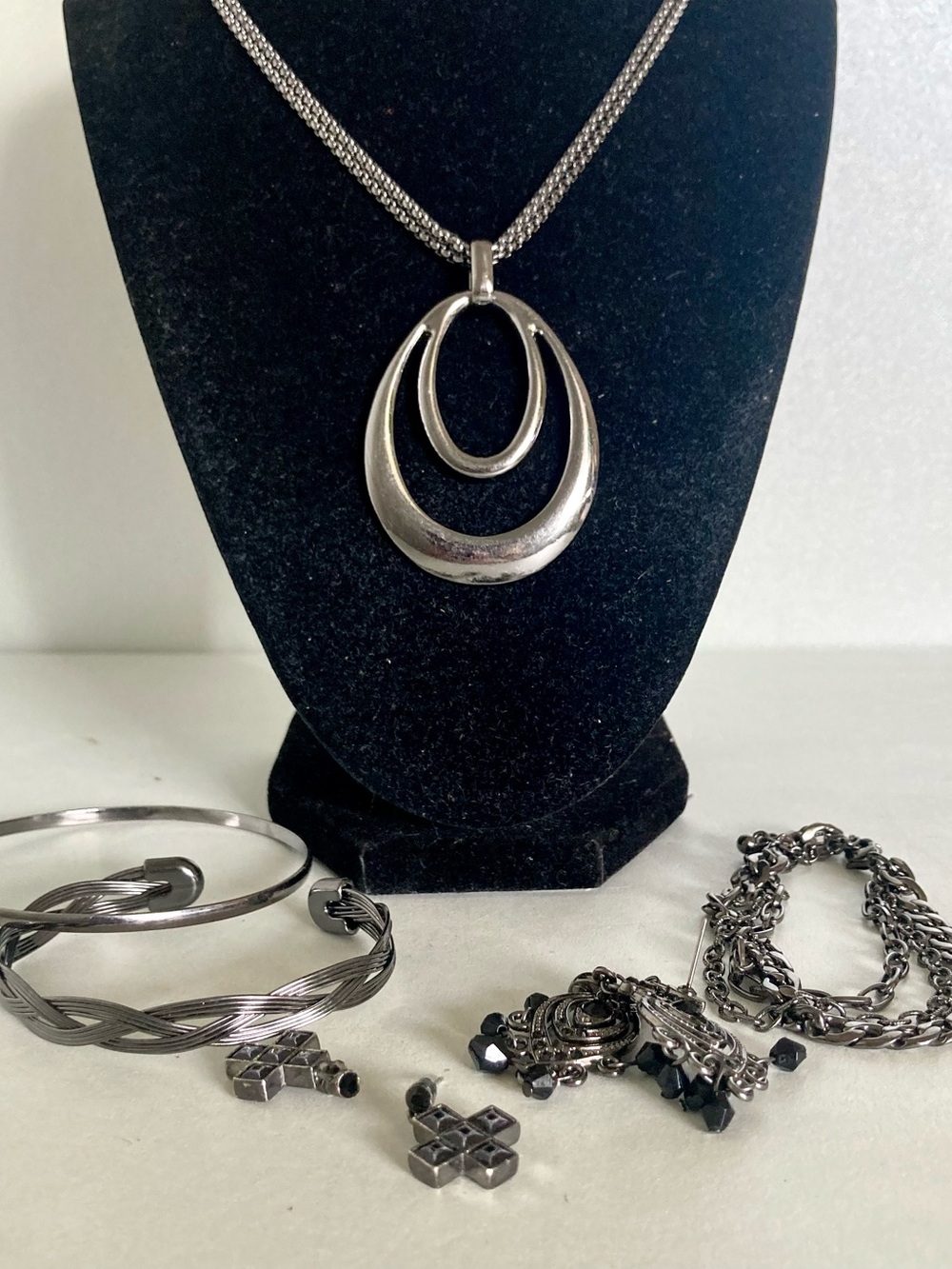 Gunmetal Double-Oval Pendant Necklace 2 earrings 3 bracelet set preloved Jewelry